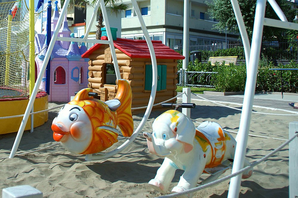 Dondolosi dondoli e altalene in spiaggia a Riccione